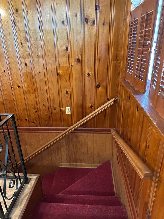 Building Photo - Contact Peggy at 501-676-1758