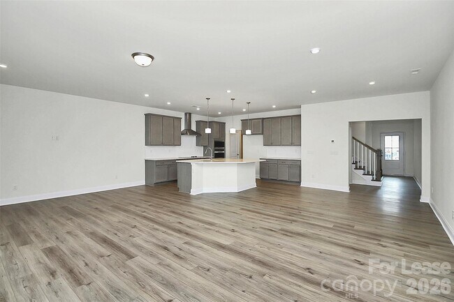 Building Photo - 6029 Mariemont Cir