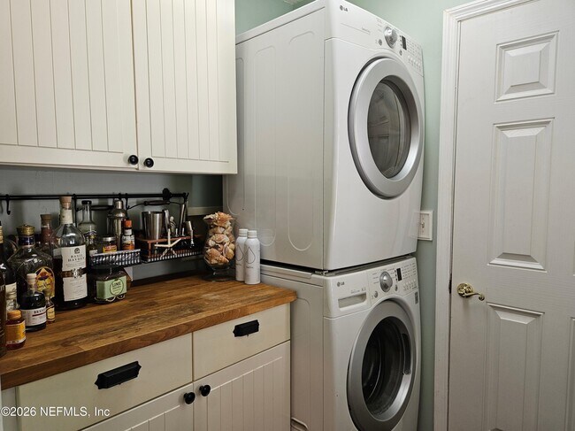 Building Photo - 216 Salt Grass Ct