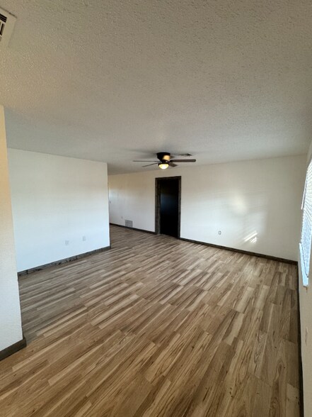 Building Photo - 472063 OK-101