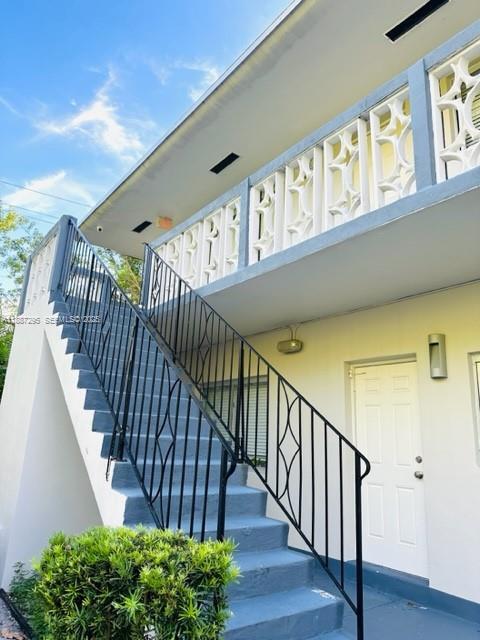 Building Photo - 1030 NE 80th St