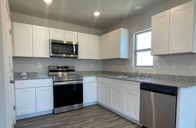 Building Photo - Charming 3 bed 2 bath home located in Eloy!