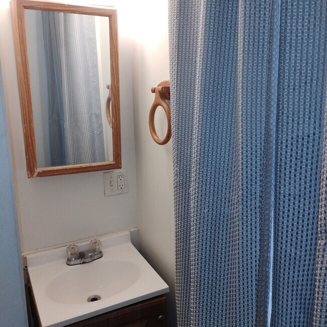 Building Photo - 452A Hudson Avenue - 1