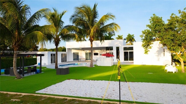 Building Photo - 290 NW 125th Ave