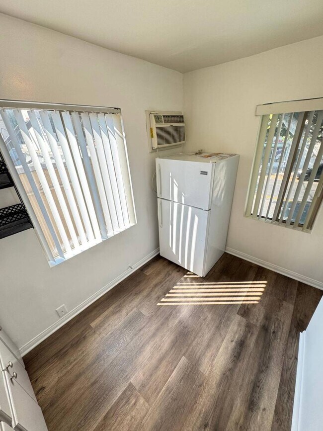 Building Photo - 0.0 bedroom in Los Angeles California 90033