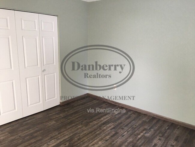 Building Photo - 319 Frazer St