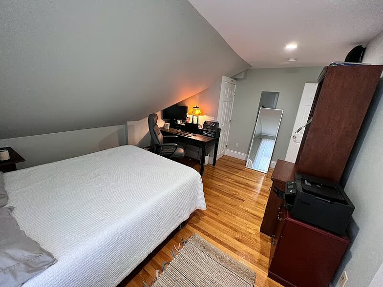 Building Photo - 127 Dodge St