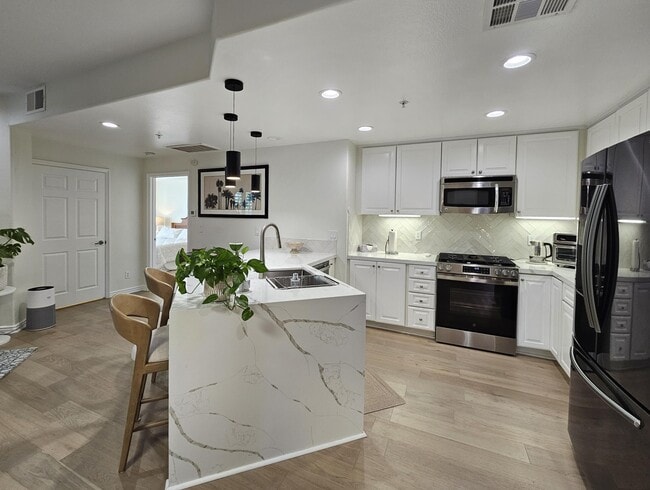 Building Photo - 45245 Seeley Dr