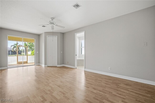 Building Photo - 1012 SE 5th Terrace