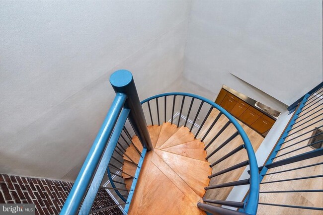 Building Photo - 36 Moore St