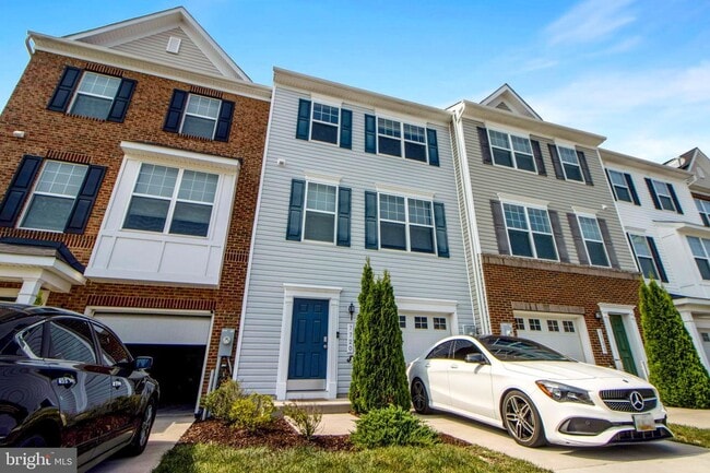 Building Photo - 7720 Village Park Dr