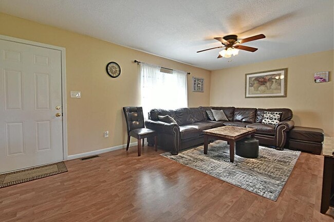 Building Photo - 6100 Cougar Dr