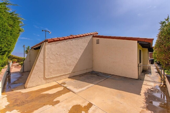 Building Photo - 3636 Malibu Country Dr