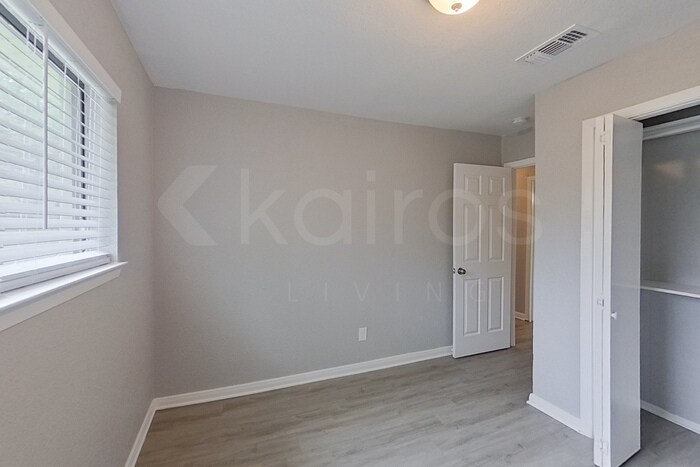 Building Photo - 1510 Clearbrook St