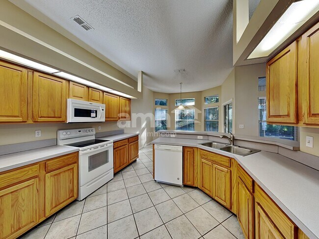 Building Photo - 357 Maplewood Dr