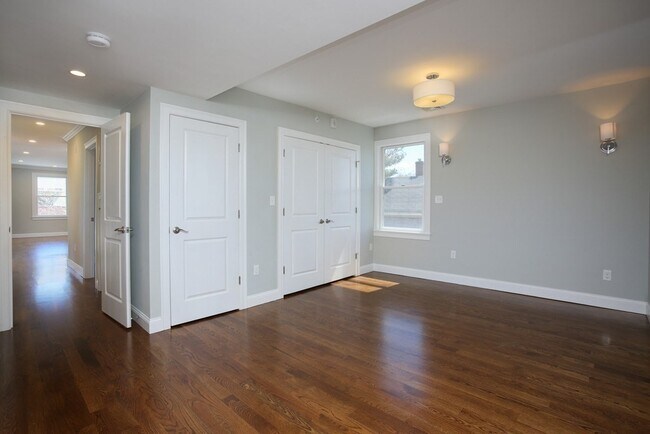 Building Photo - 660 Somerville Ave