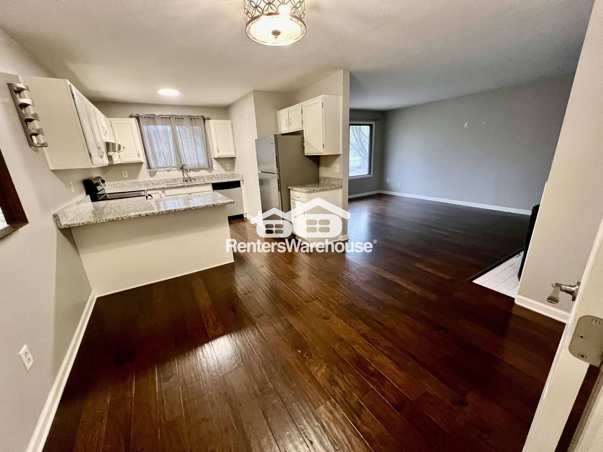 Building Photo - 7541 Vinewood Ct N