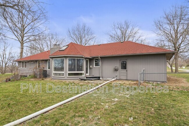 Building Photo - 2081 Willow Ln