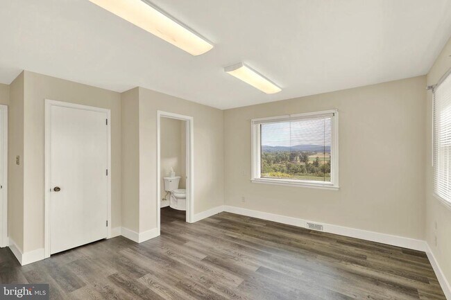 Building Photo - 13 Lupine Ln
