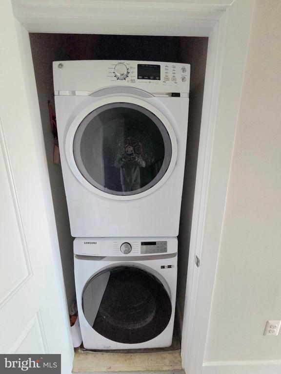 Building Photo - 820 Fern Pl NW