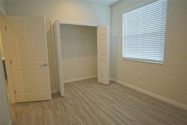 Building Photo - 4102 N Thatcher Ave