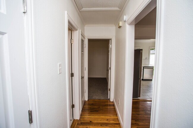 Building Photo - Move-In Ready! Stunning Home with Modern U...