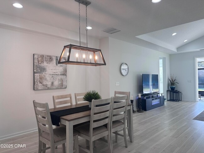 Building Photo - 9259 Paradise Dr