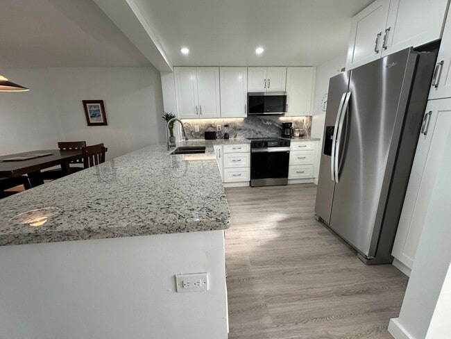 Building Photo - 141 SE 3rd Ave