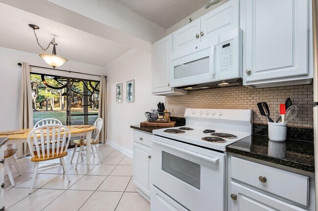 Building Photo - 293 Sunset Bay