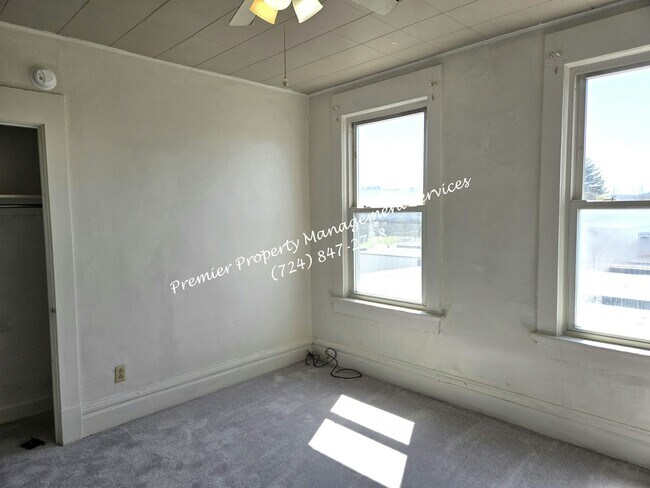 Building Photo - 1015 S Mill St