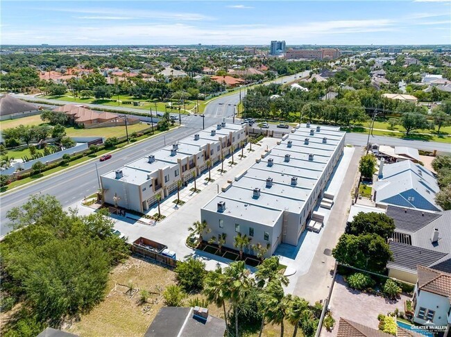 Building Photo - 22 Canary Ave