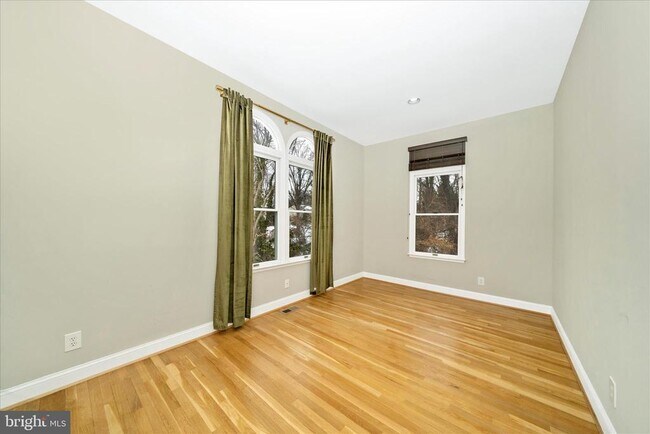 Building Photo - 3313 Moline Rd