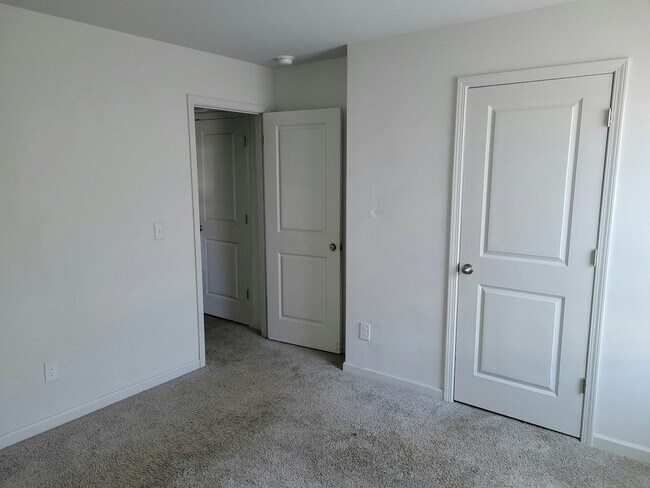 Building Photo - 285 Riley Wy