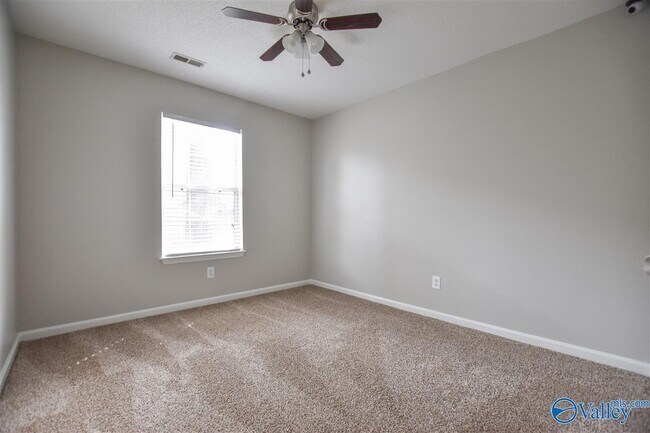 Building Photo - 2542 Bonnie Oaks Dr SW