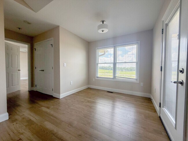 Building Photo - Bright & Spacious 3BR/2BA Home with 2-Car Garage Near I-40 in Crossville