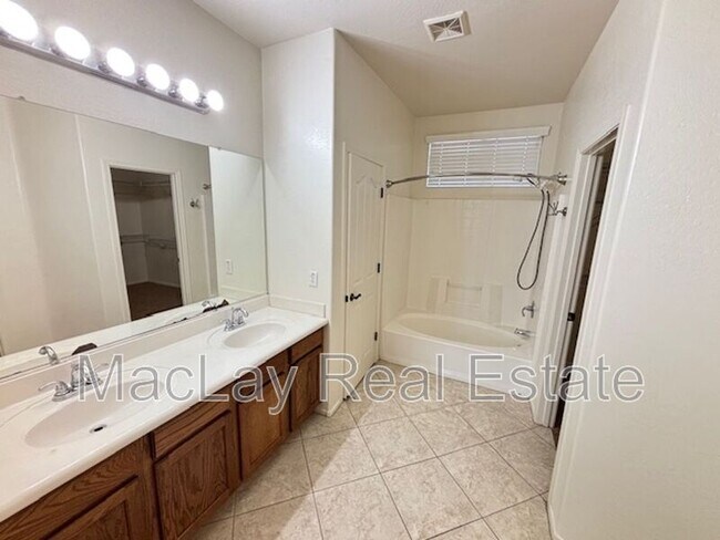 Building Photo - 4230 S Mariposa Dr