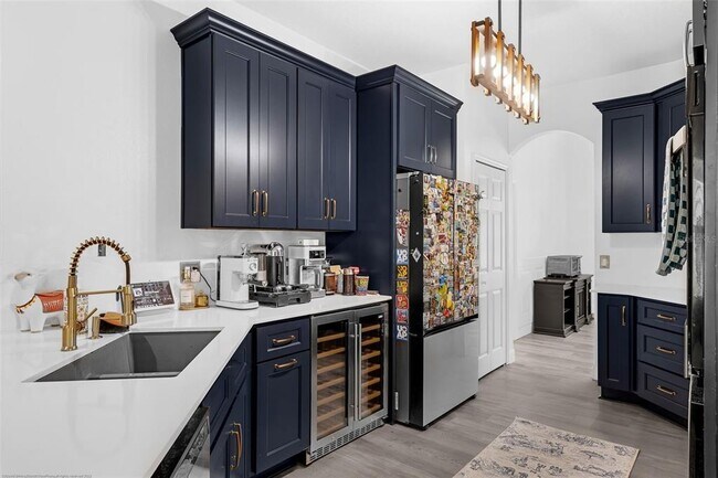 Building Photo - 2482 Huron Cir
