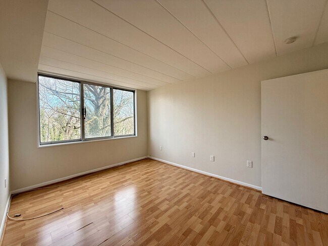 Building Photo - 2300 Riddle Ave