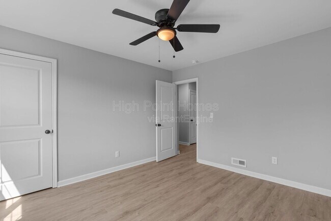 Building Photo - 400 Gallery Ln