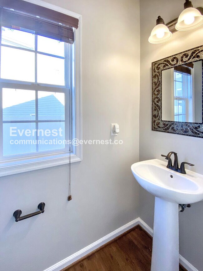 Building Photo - 99 Coachman Cir