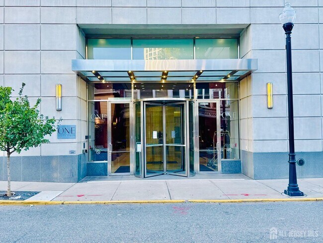 Building Photo - 1 Spring St