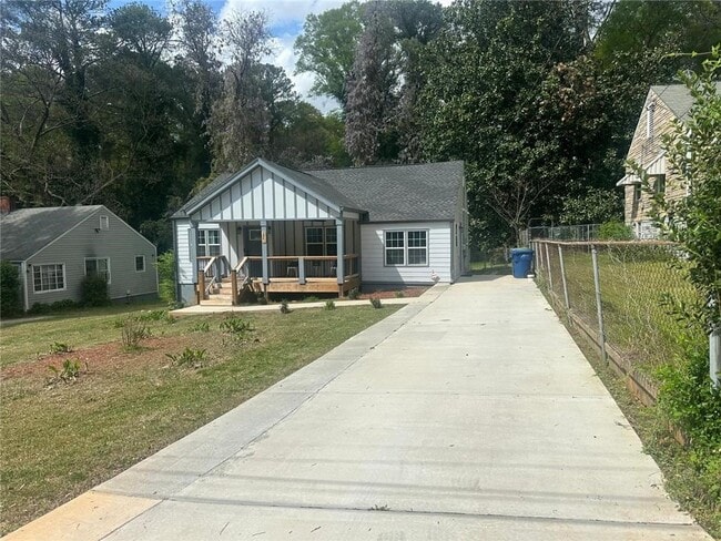 Building Photo - 1841 Bayberry Dr SW