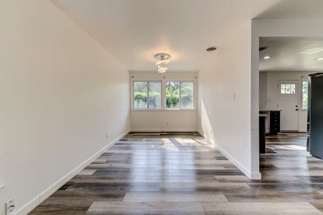 Building Photo - 695 Hargrove Ln