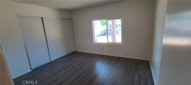 Building Photo - 421 Royal Cir