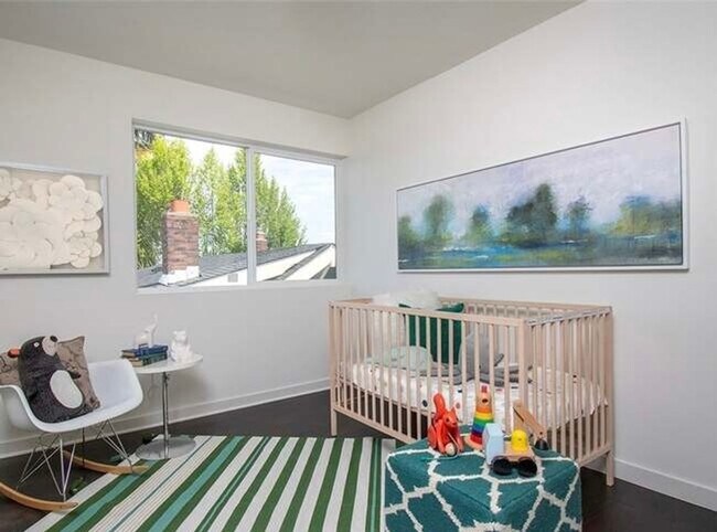 Building Photo - 4bd/4ba Townhouse in Queen Anne