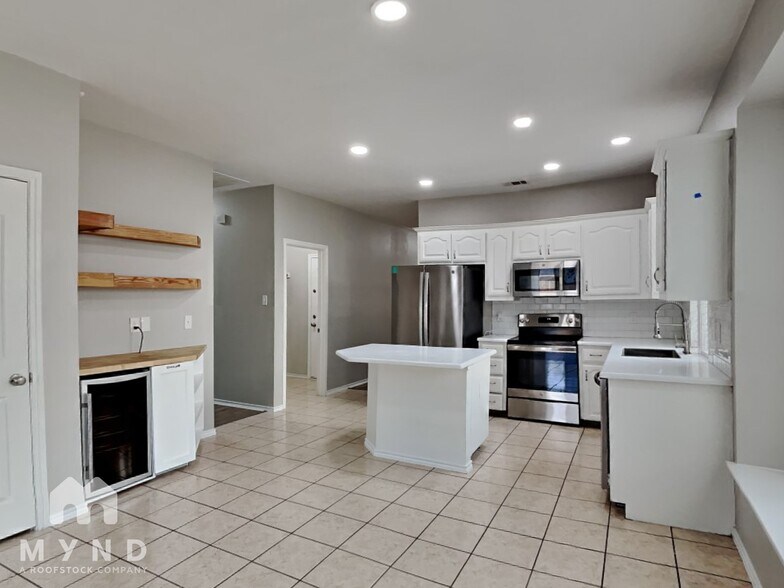 Building Photo - 541 Baverton Ln