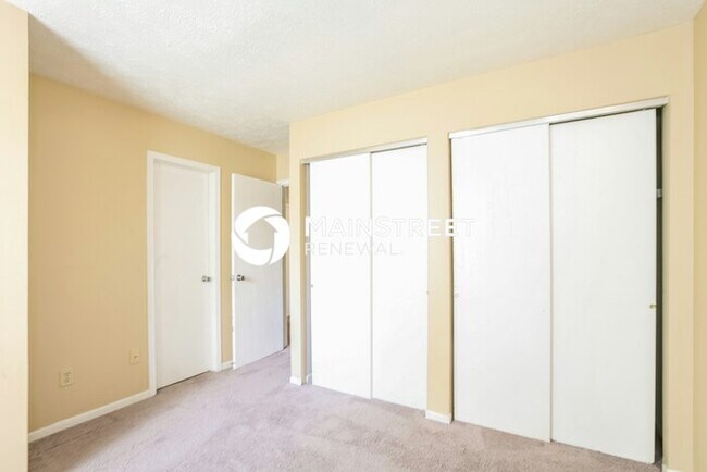 Building Photo - 3 Bedroom Pet-Friendly Home in Indianapolis, IN with Main Street Renewal