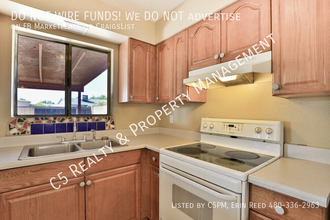 Building Photo - 217 E Fordham Dr