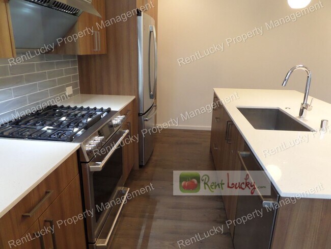 Building Photo - Stunning 4-Bedroom Newer Construction w/Huge VIEW Rooftop Deck in Fremont!!