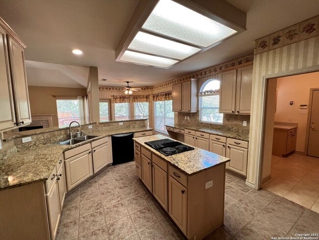 Building Photo - 4 Bedroom/3.5 bath The Vineyard Subdivision